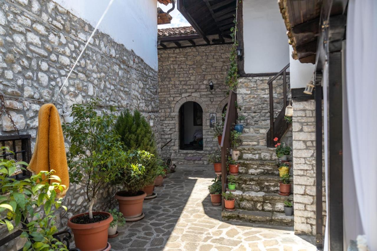 Bujtina Kodiket Guesthouse Berat Exterior photo