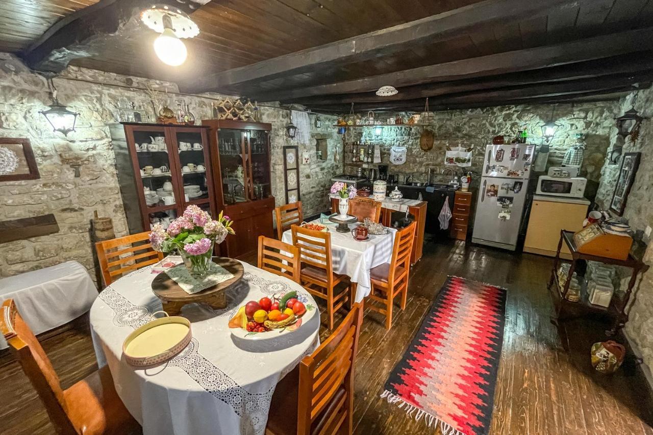 Bujtina Kodiket Guesthouse Berat Exterior photo