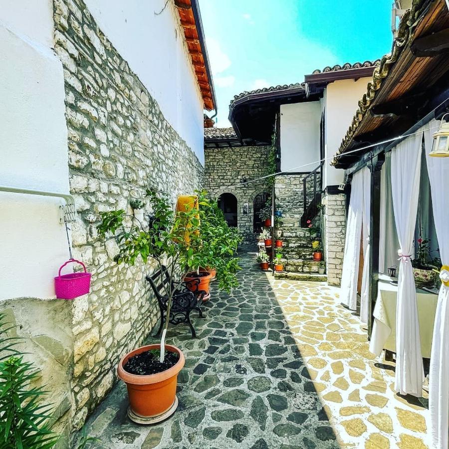 Bujtina Kodiket Guesthouse Berat Exterior photo