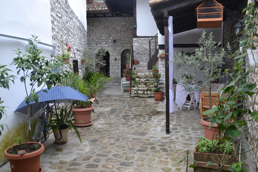 Bujtina Kodiket Guesthouse Berat Exterior photo