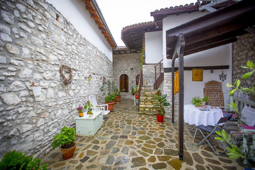 Bujtina Kodiket Guesthouse Berat Exterior photo